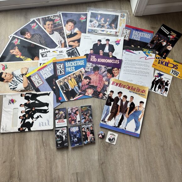 New Kids On The Block VTG Tapes Magazines Button Ticket RARE HUGE LOT Scrapbook - Picture 3 of 16